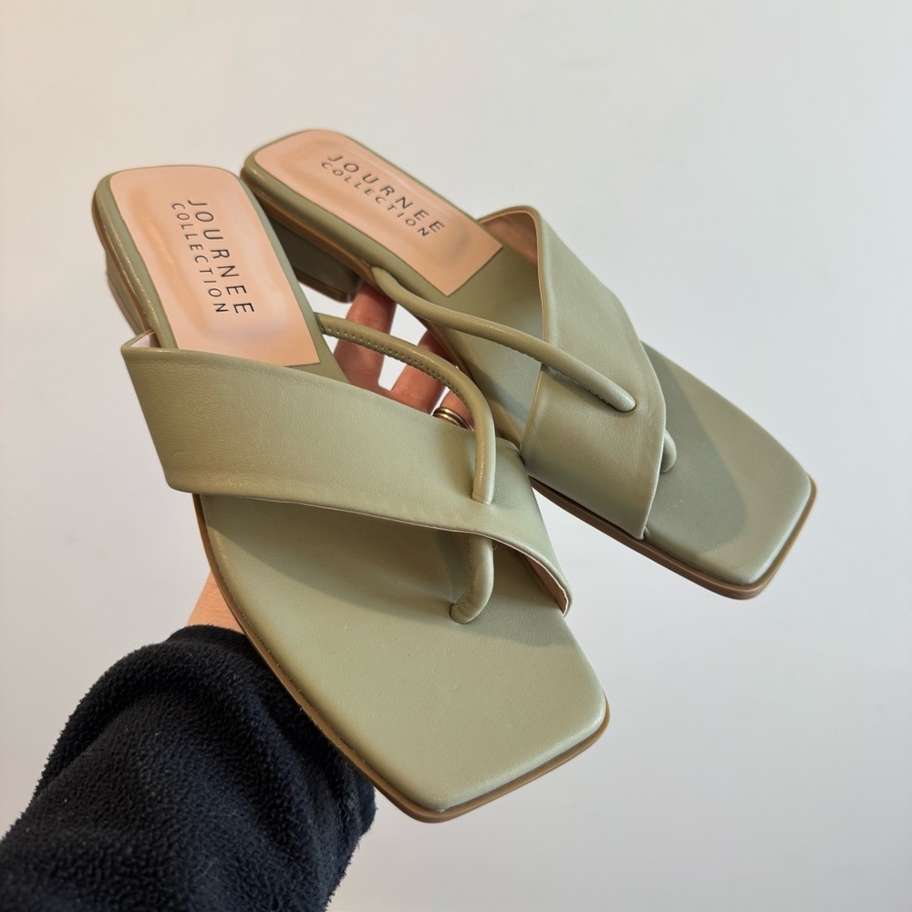 NWOT Journee Collection Mina Block Heel Sandal Olive‎ Green Size 8.5